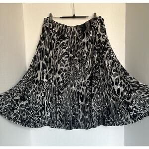 One Eighty Animal Print Black Gray and White Flare Midi Skirt‎ Size L
